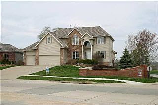 1st image of 825 S 174th St