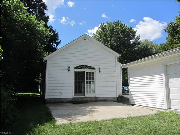 3rd image of 164 E Main St