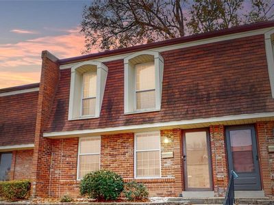 4361 Chateau De Ville Dr, Saint Louis, MO, 63129