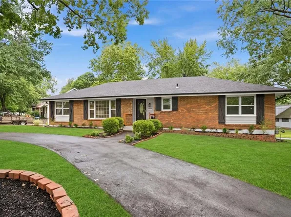 12825 Winchester Ave, Grandview, MO 64030