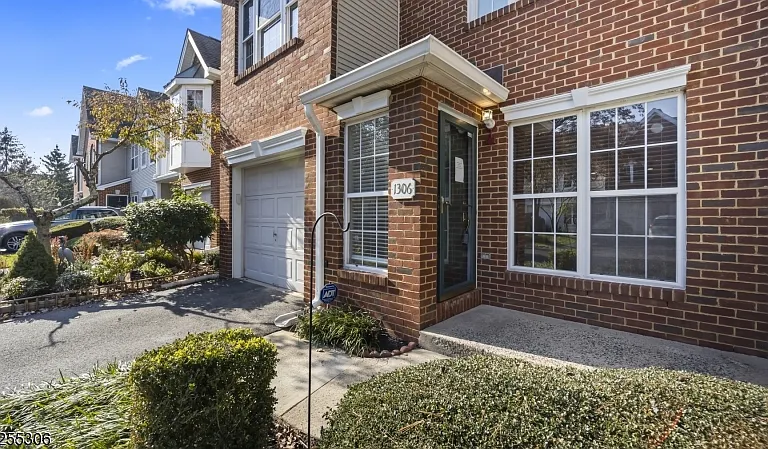 1306 Stech Dr — Photo 4