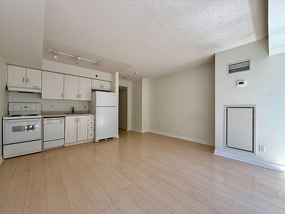 4th image of 210 Victoria St #717