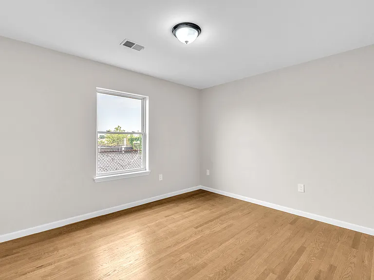 15-17 Wharton St #3 — Photo 6