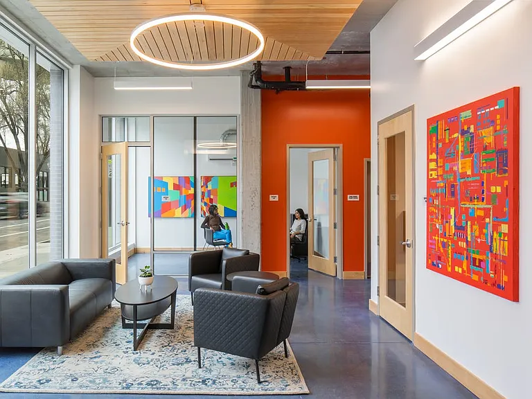 Vibrant Apartments — Photo 10