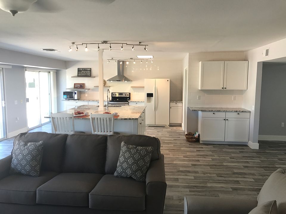 1st image of 12802 W Maplewood Dr