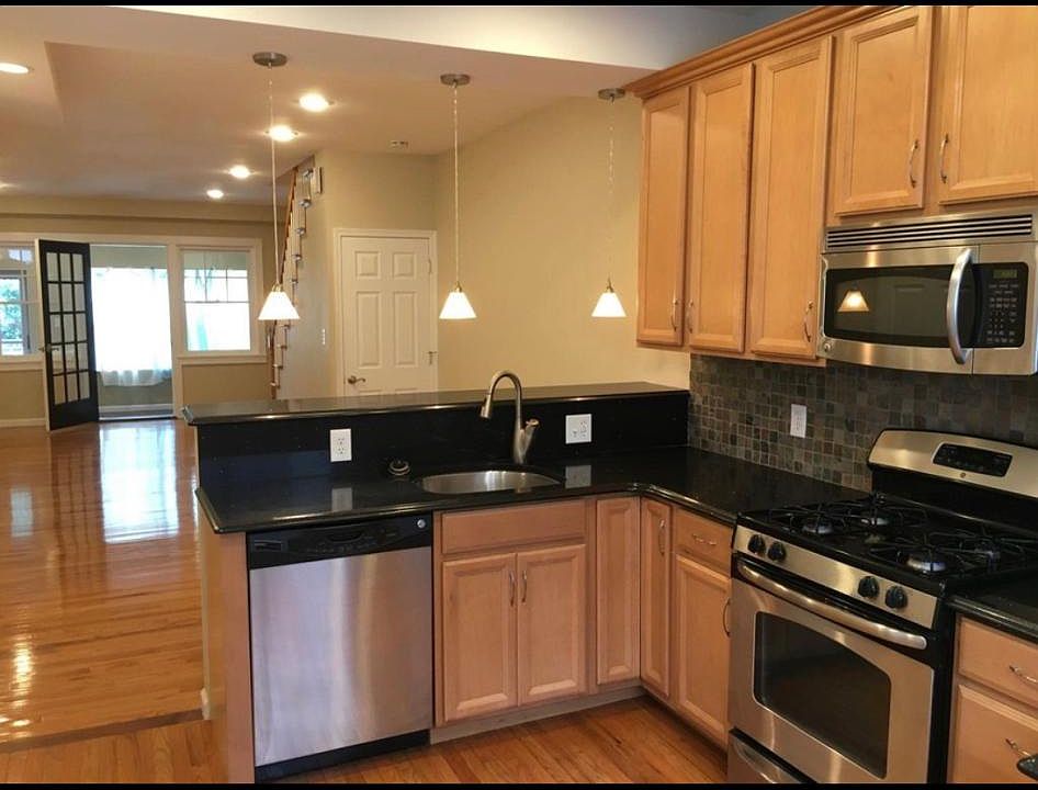 1st image of 885 N Beechwood St