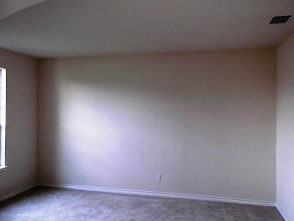 5th image of 221 Cozy Ln