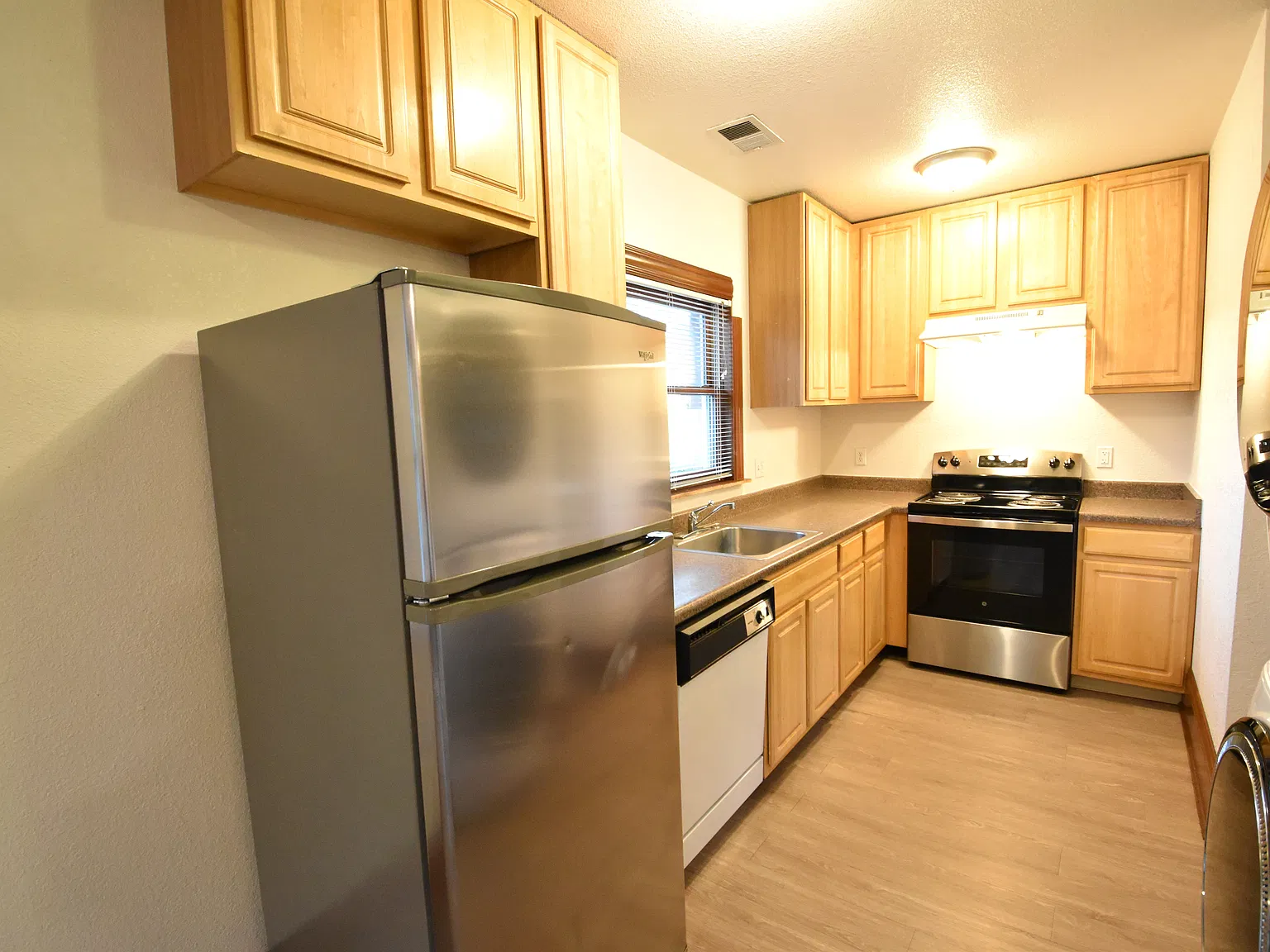 4 bed, 1275 sqft, $5,980 — Photo 4