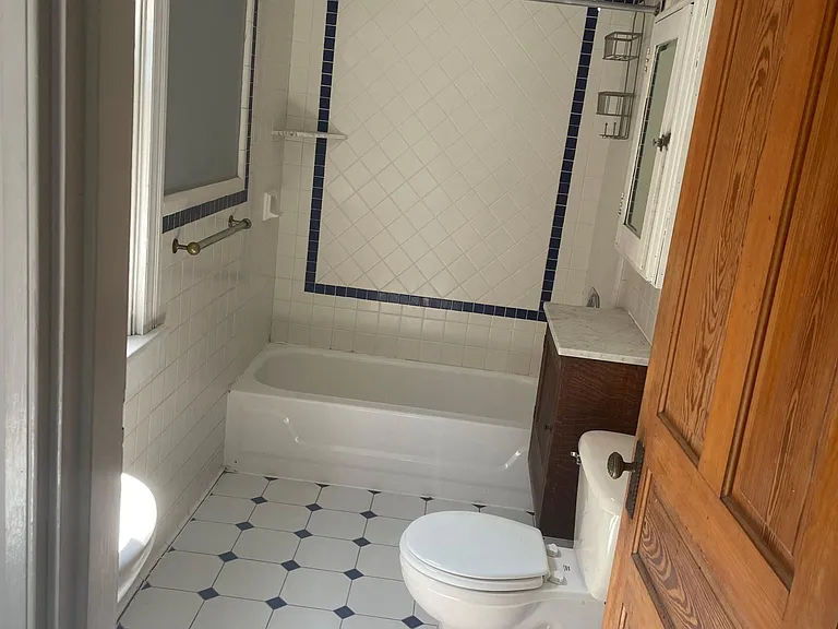 2369 W Clifton Ave — Photo 5