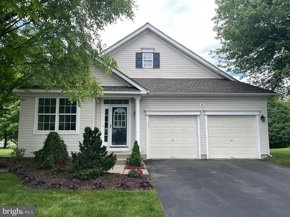8 Tupelo Ln, Langhorne, PA 19047