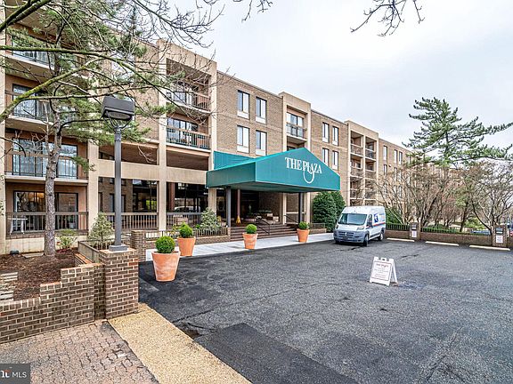 3rd image of 801 N Howard St APT 302