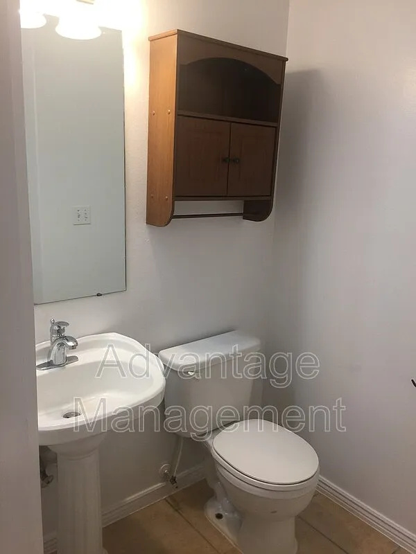 3 bed, 2.5 bath, 1260 sqft, $1,550 — Photo 4