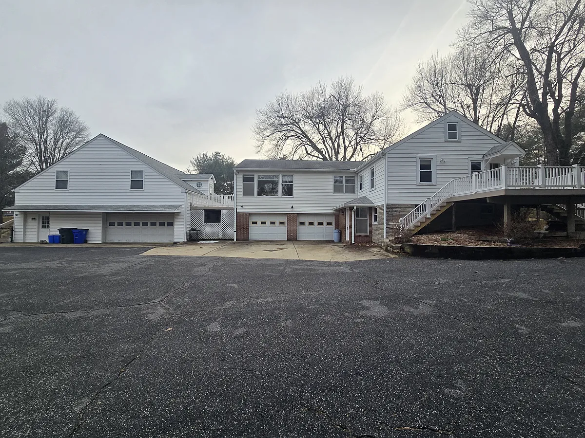 Building Photo - 1815 Ednor Rd