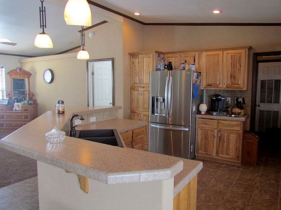 4th image of 200 Onyx Ave