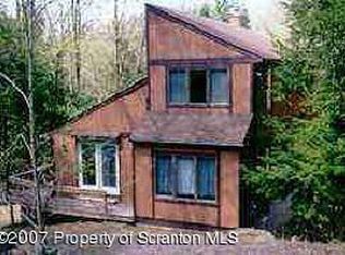 2331 Hamlet Dr, Tobyhanna, PA 18466