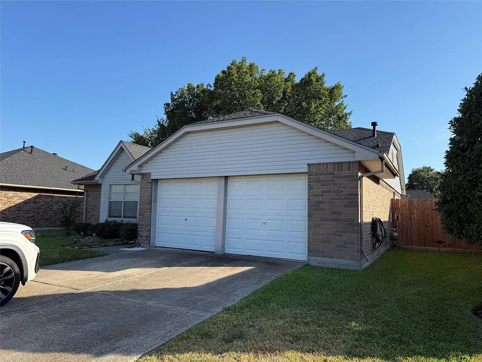 3 bed, 2.0 bath, 1223 sqft, $1,900 — Photo 2