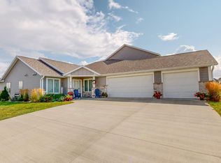 864 Grand Ridge Dr NE, Byron, MN 55920