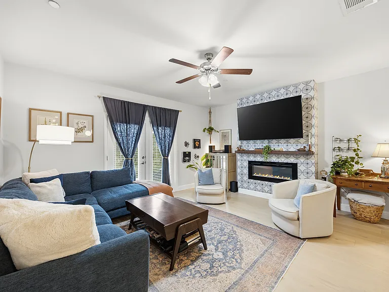 7833 Bayside Dr — Photo 1