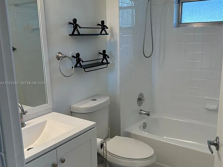 578 Woodgate Cir #E — Photo 6