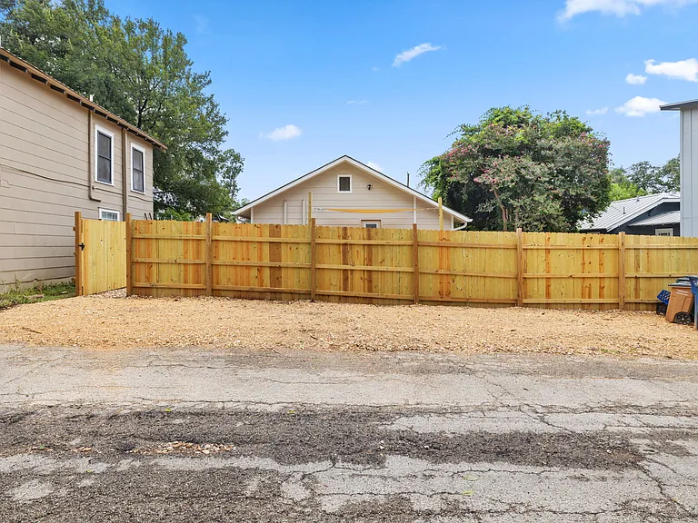 2834 Pearl St — Photo 39