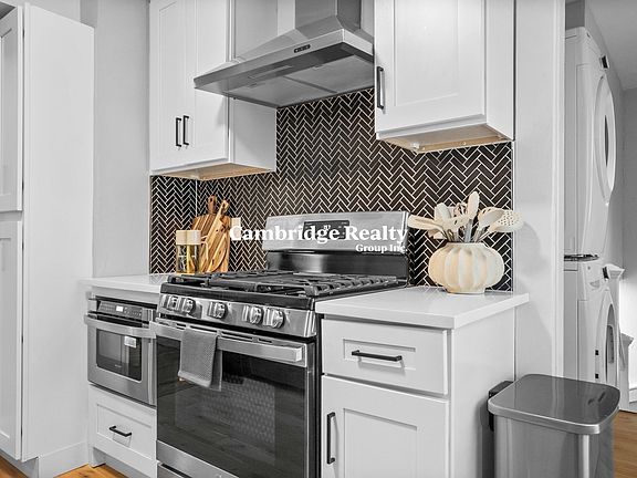 5th image of 7 Dickson St #2T