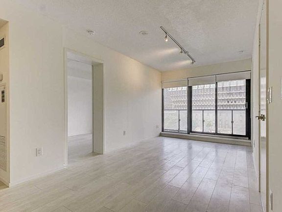 4th image of 159 Dundas St E #611