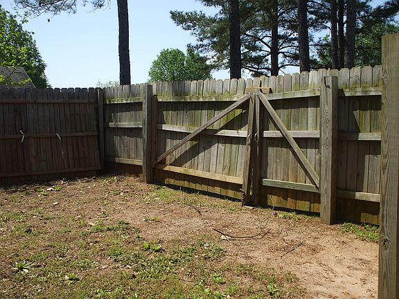 Drive gate to side yard