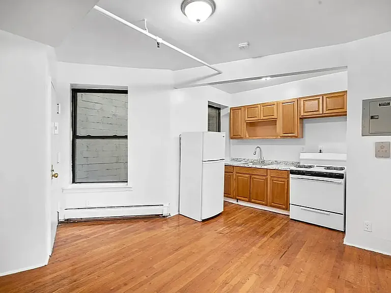 375 Pleasant Ave #2C — Photo 2