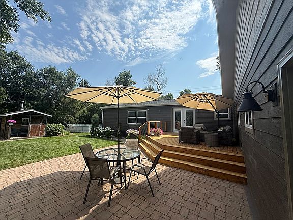4th image of 102 Hanks St