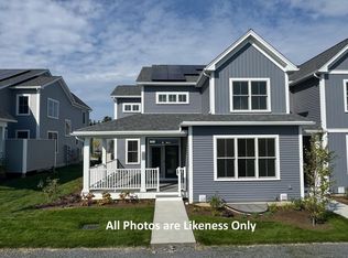 445 Old Farm Rd, South Burlington, VT 05403