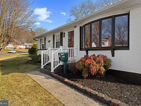 3rd image of 1907 Harewood Rd