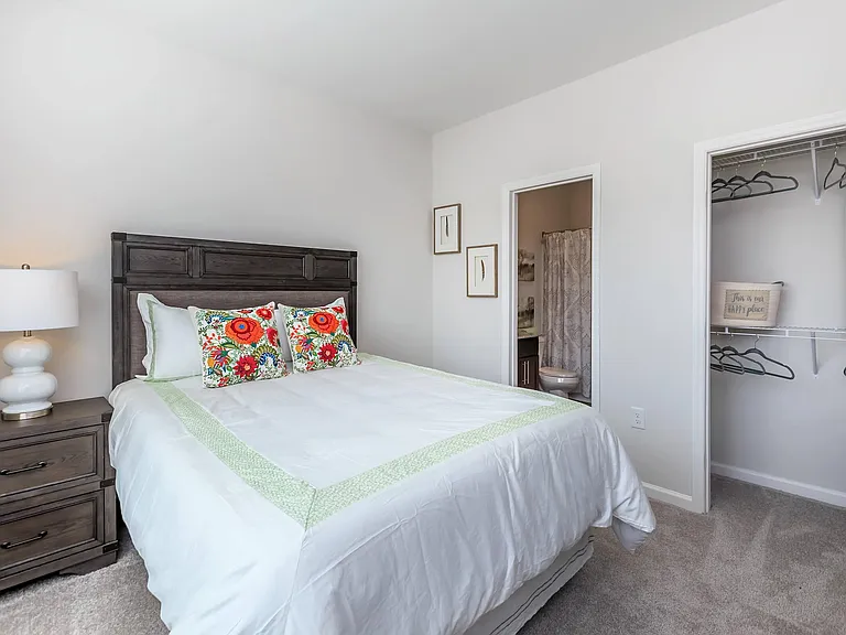 Riverstone Apartments at Long Shoals — Photo 12