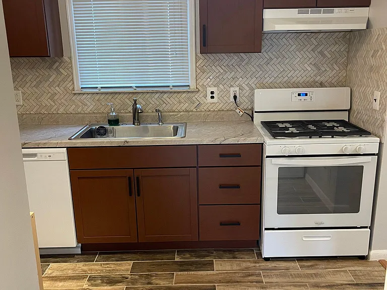 6911 Town Ln — Photo 6