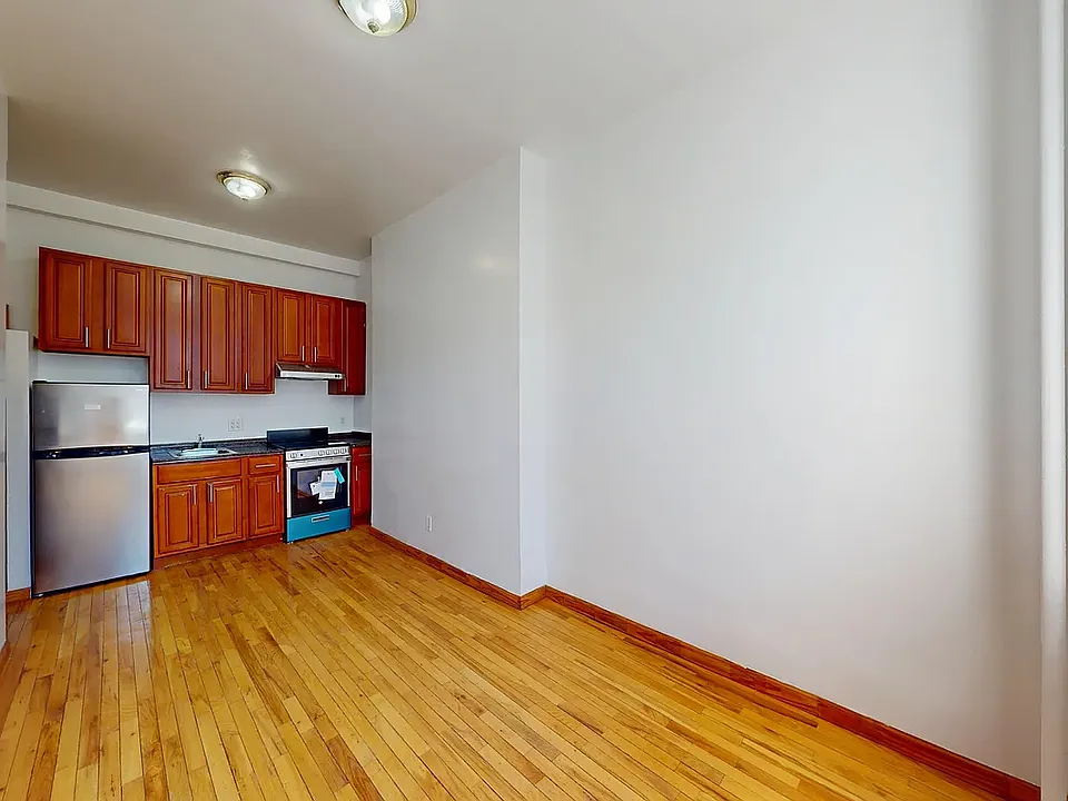 29 Saint Marks Pl #2A
