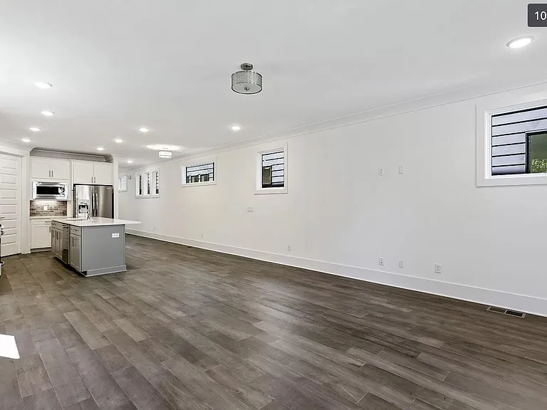 217 Eastmoreland St — Photo 33