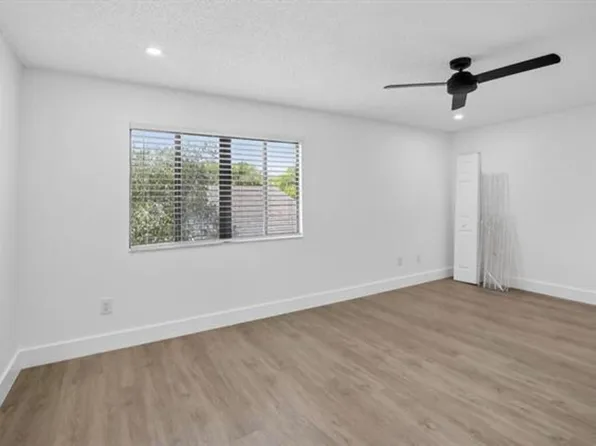 373 NW 94th Ter, Fort Lauderdale, FL