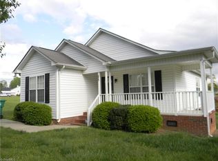 825 Central Ct, High Point, NC 27260