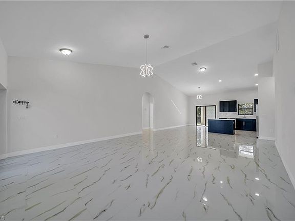 4th image of 431 Pinafore AVE