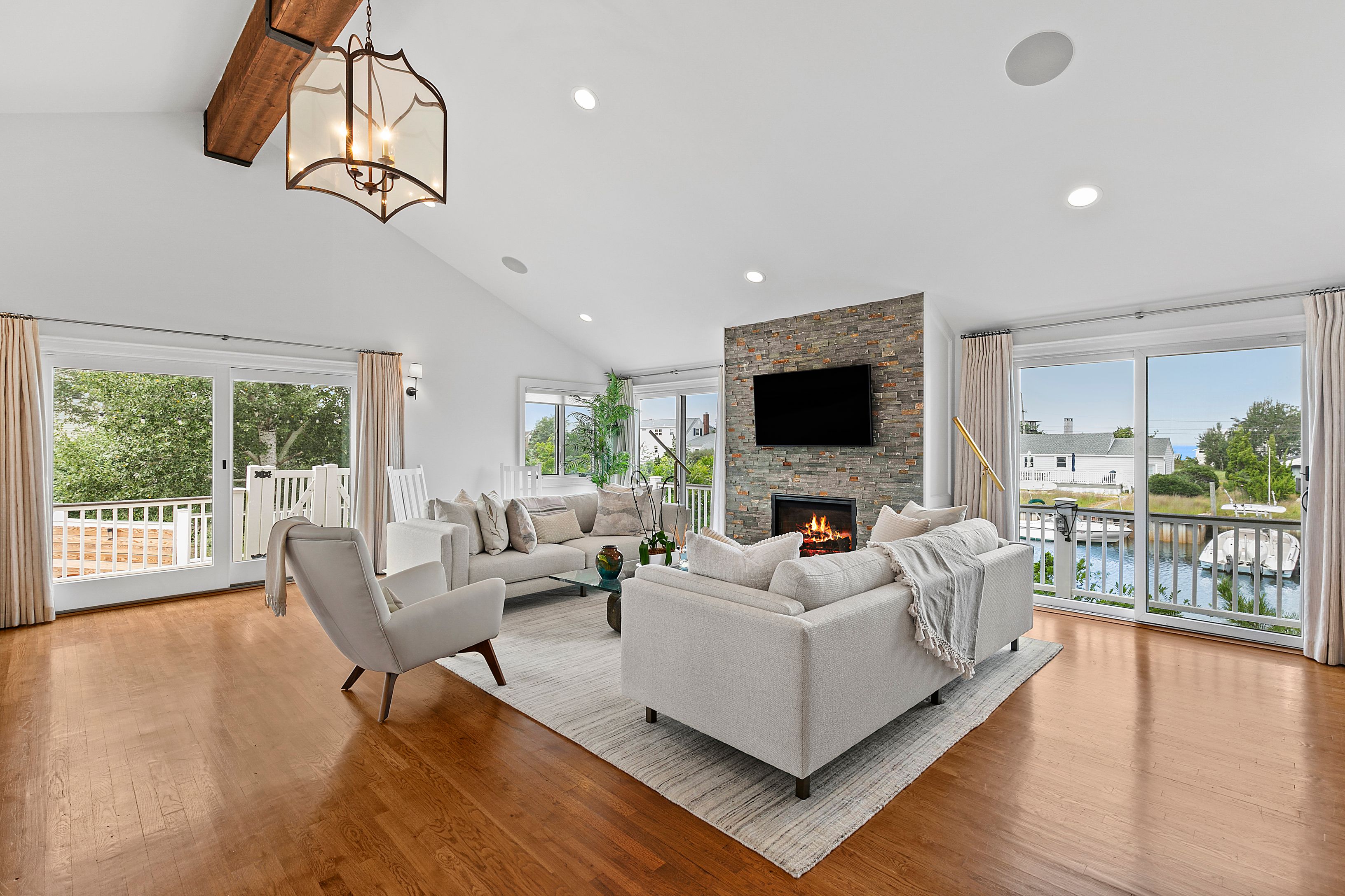 19 Sandgate Ln, Southampton, NY 11968 Out East