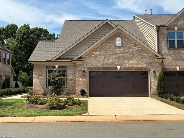 1040 Beechcraft Dr, Mebane, NC 27302