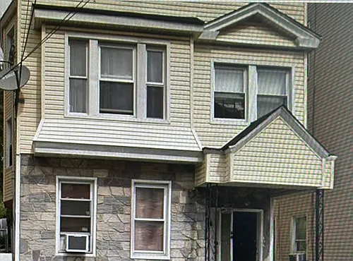 375 6th Ave W Photo 1
