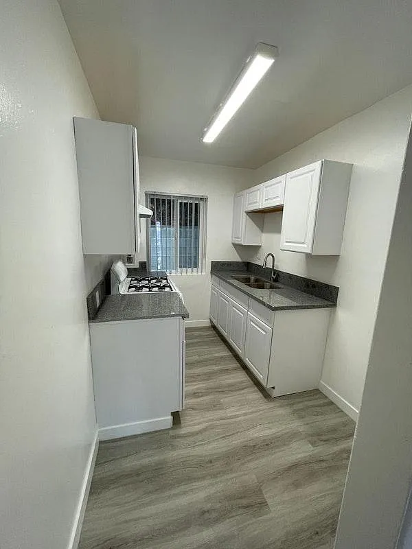 15546 VANOWEN STREET — Photo 1