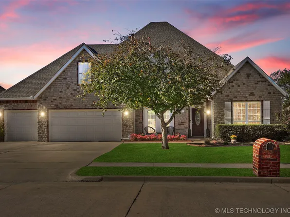 7412 E Fort Worth St, Broken Arrow, OK 74014