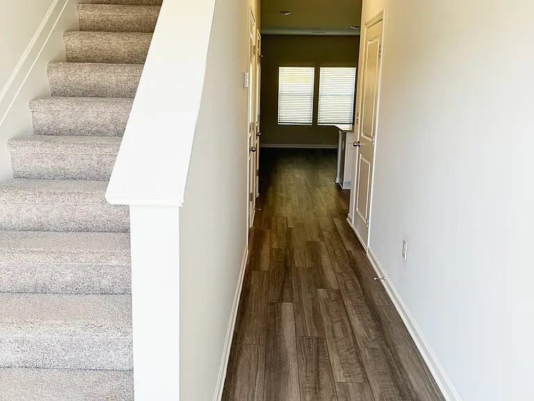 288 Oakwood Dr — Photo 5