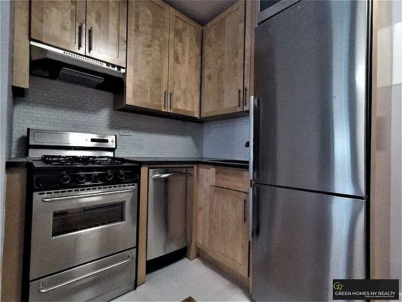 2nd image of 325 E 54th St APT 4B