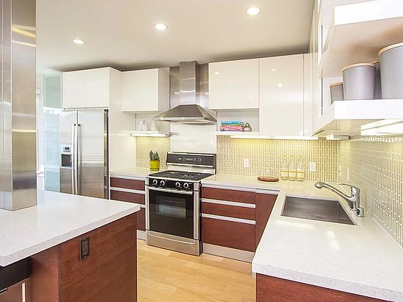 5th image of 2419 Bryant St