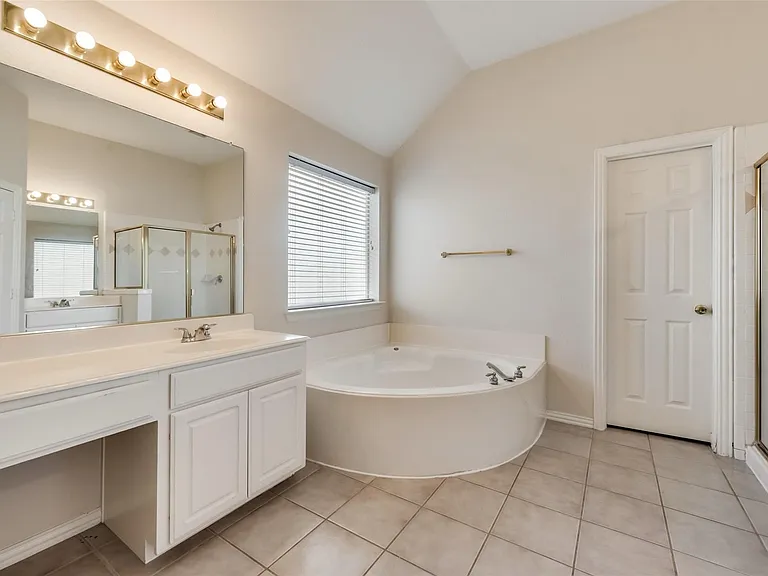 8220 Bridespring Dr — Photo 9