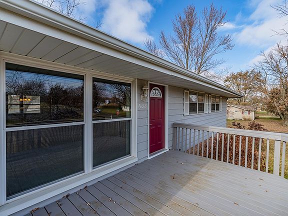 4th image of 608 Bradley Dr