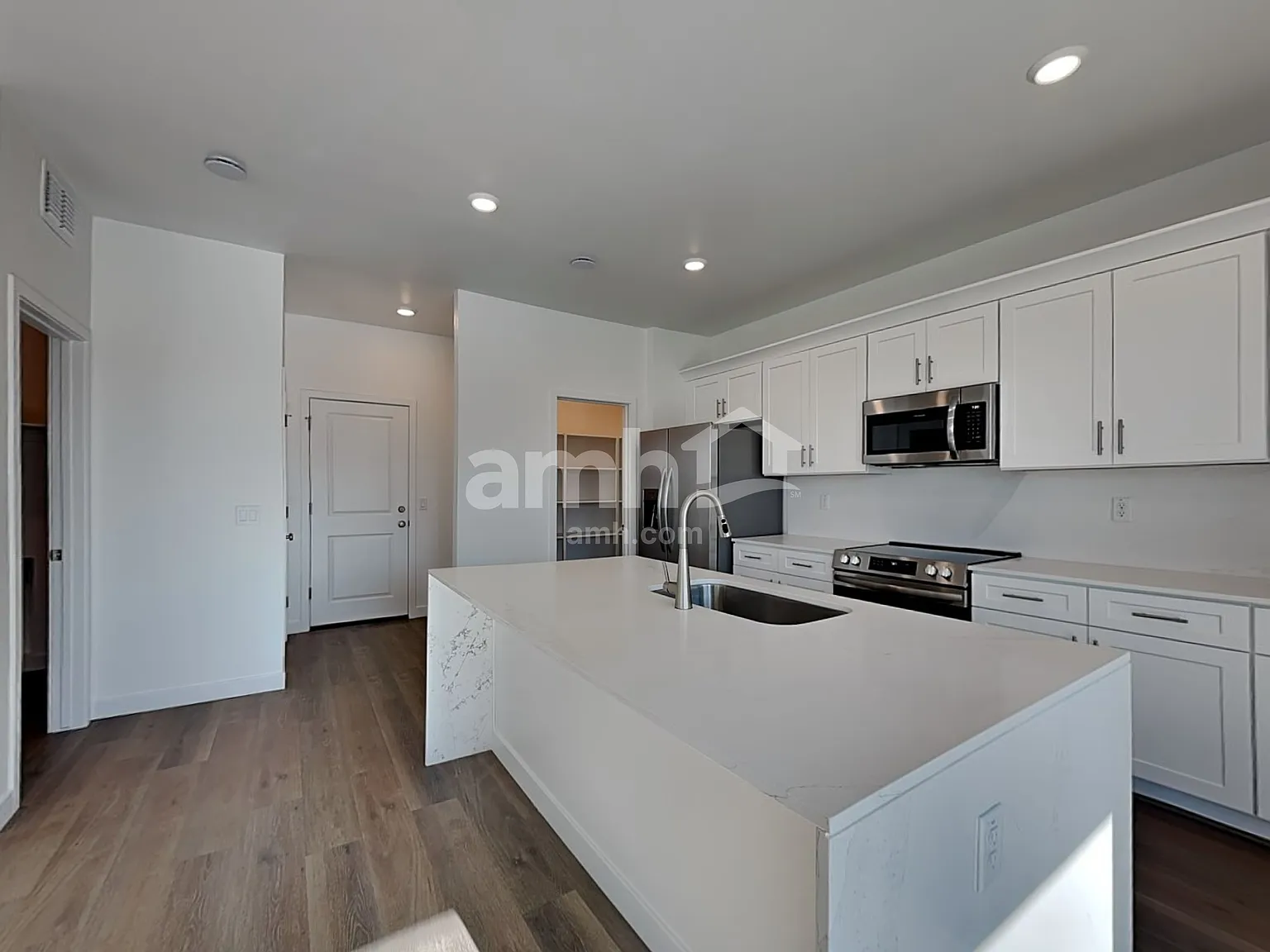5 bed, 3.0 bath, 2485 sqft, $2,635 — Photo 4
