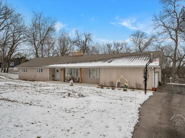 1081 Woodcliff Dr, South Elgin, IL 60177